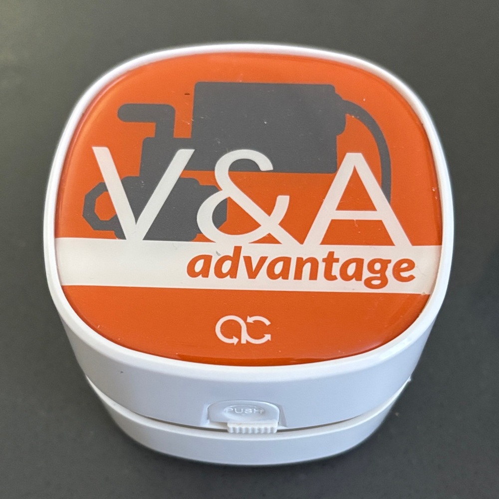 Crumbee Mini Vac - Picture 3 of 4